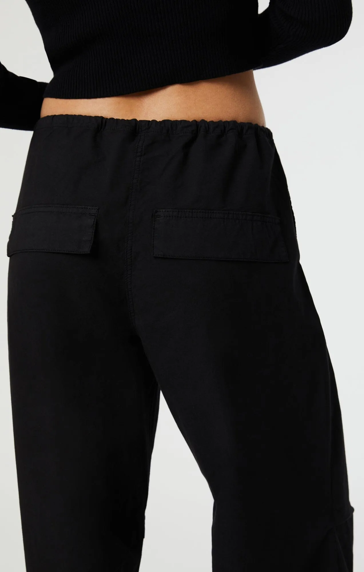 HILL PARACHUTE PANTS IN DARK SMOKE MOVE